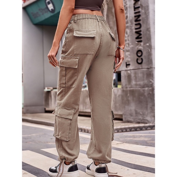 NWT Elastic Waist Cargo Jeans - Multiple Colors Available! - Picture 2 of 7